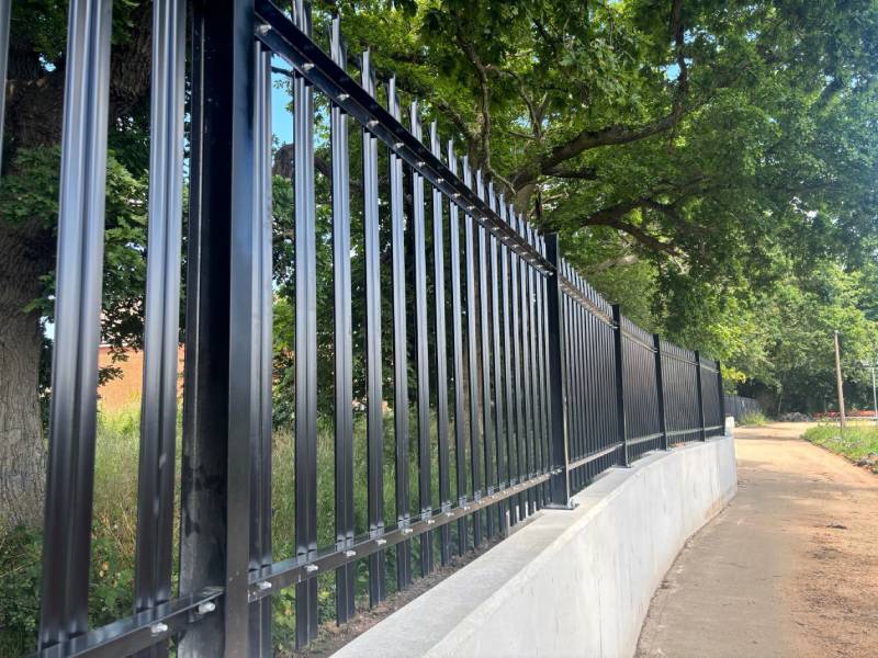 oxted-palisade-fencing